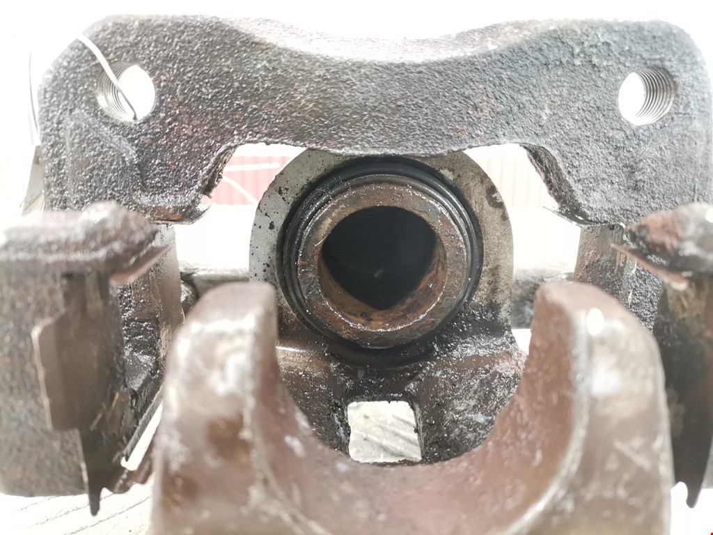 Суппорт задний правый TOYOTA RAV 4 XA30 2006-2012