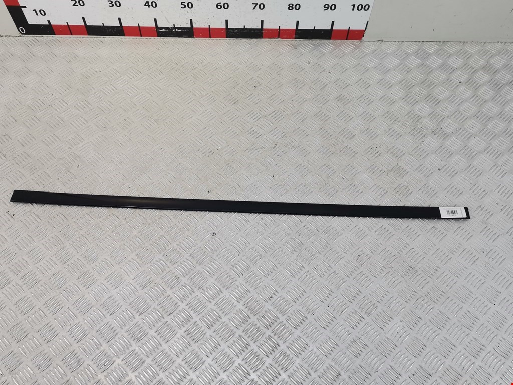 Накладка декоративная (молдинг) двери передней правой Audi A6 C5 (1997-2005)