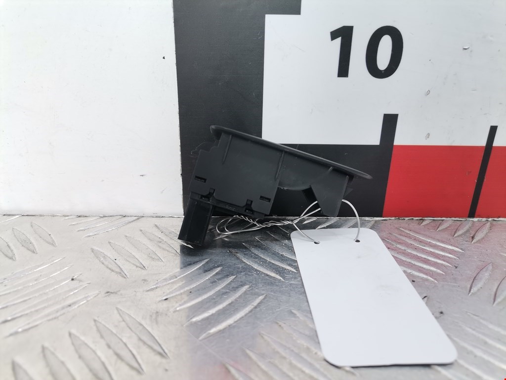 Кнопка стеклоподъемника VOLKSWAGEN Golf VI 2009-2012