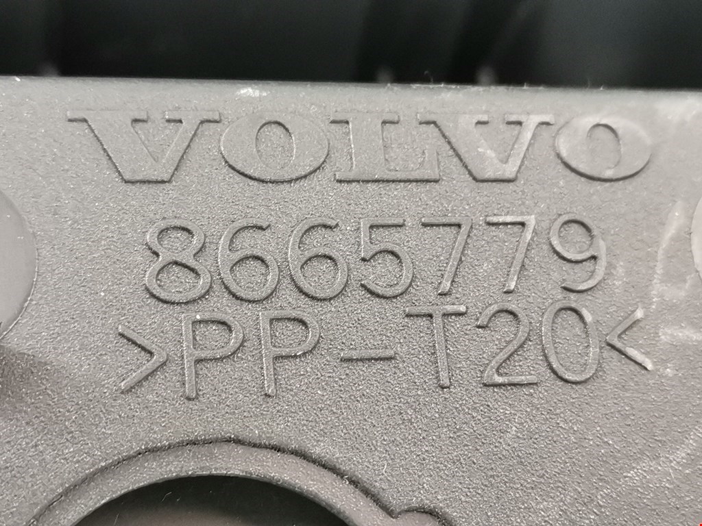 Консоль VOLVO XC90 2002-2014