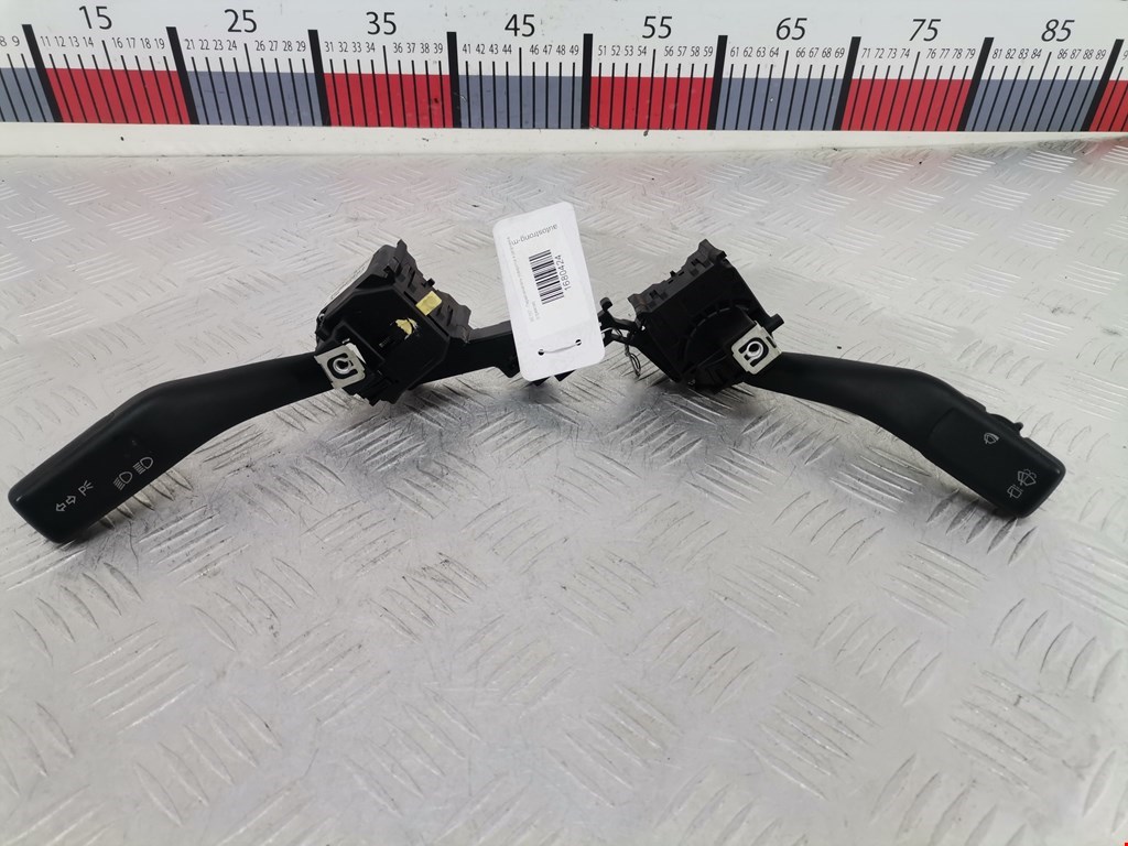 Переключатель поворотов и дворников (стрекоза) Volkswagen Golf 5 (2003-2008)