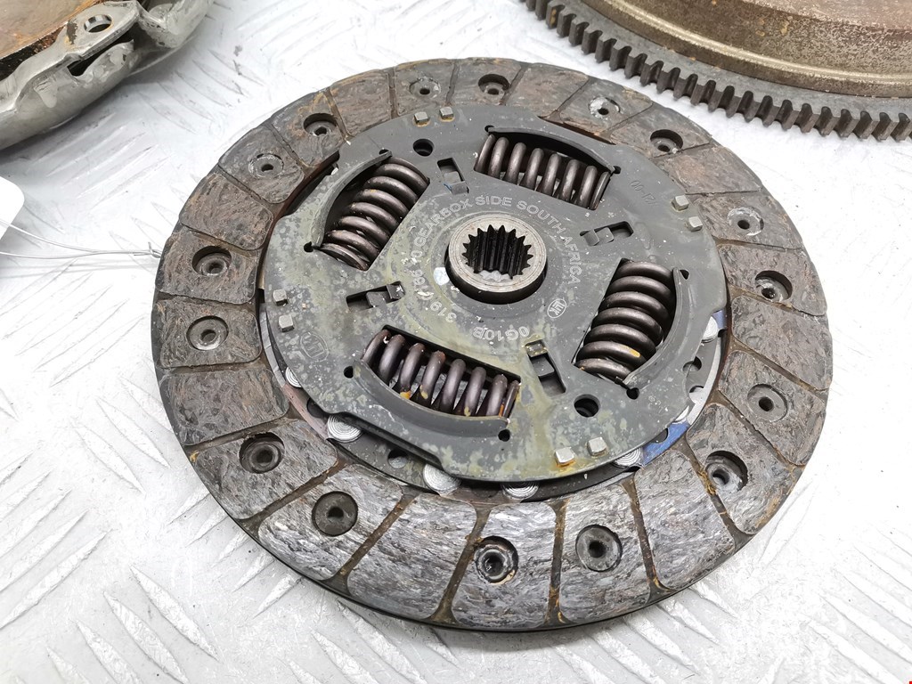 Маховик (демпфер сцепления) FORD Fiesta 2001-2008