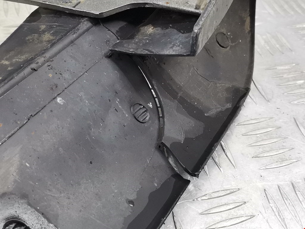 Бампер задний KIA Carnival I 1999-2005