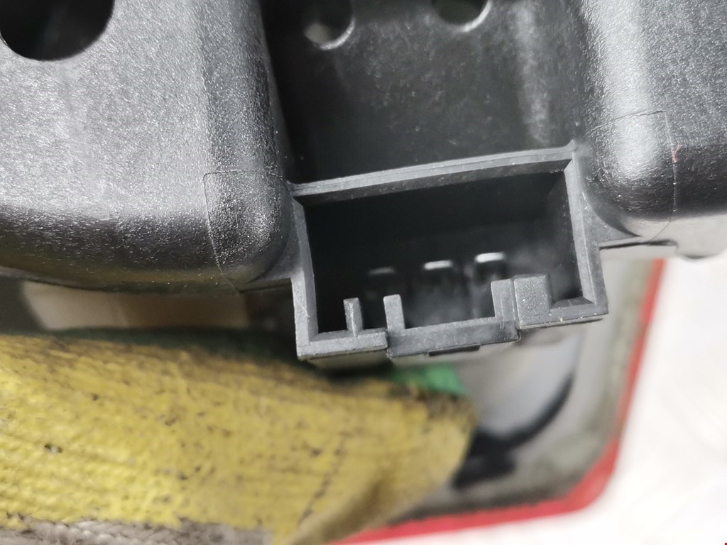 Фонарь задний внутренний правый BMW 3er E46 1998-2006