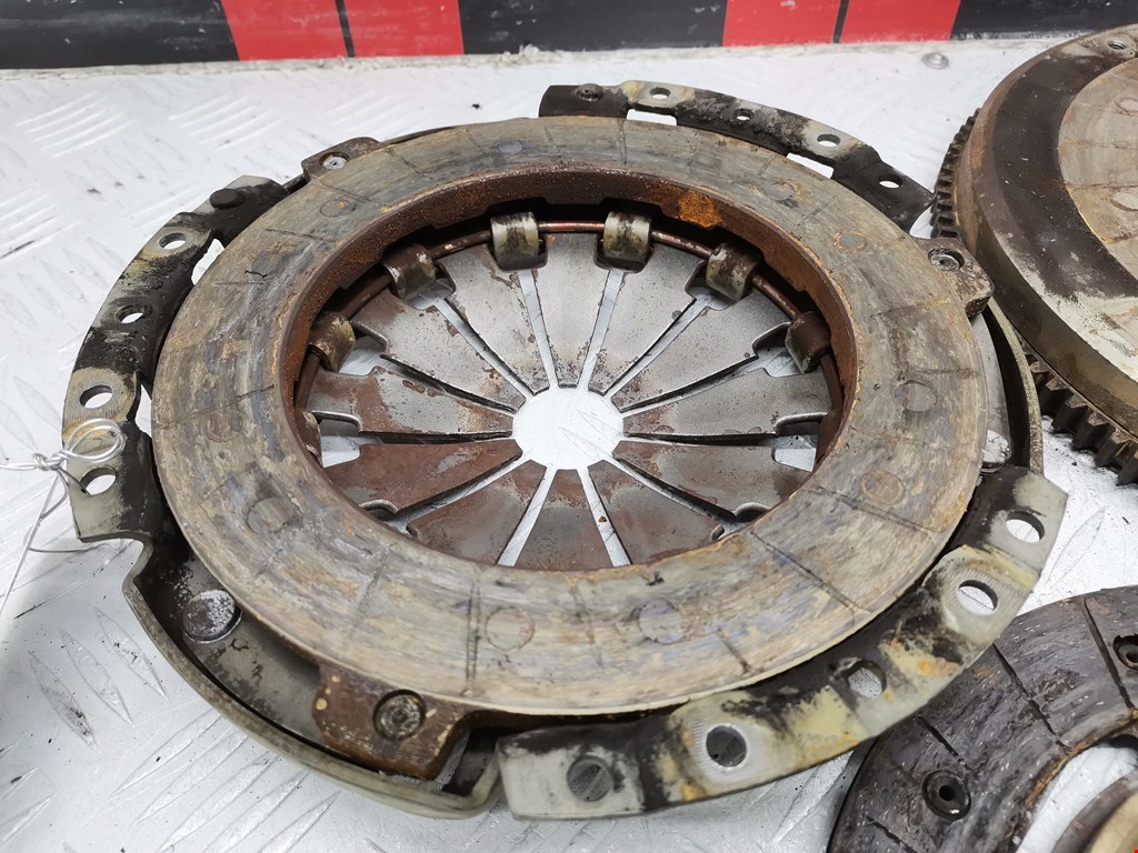 Маховик (демпфер сцепления) FIAT Brava 1995-2001