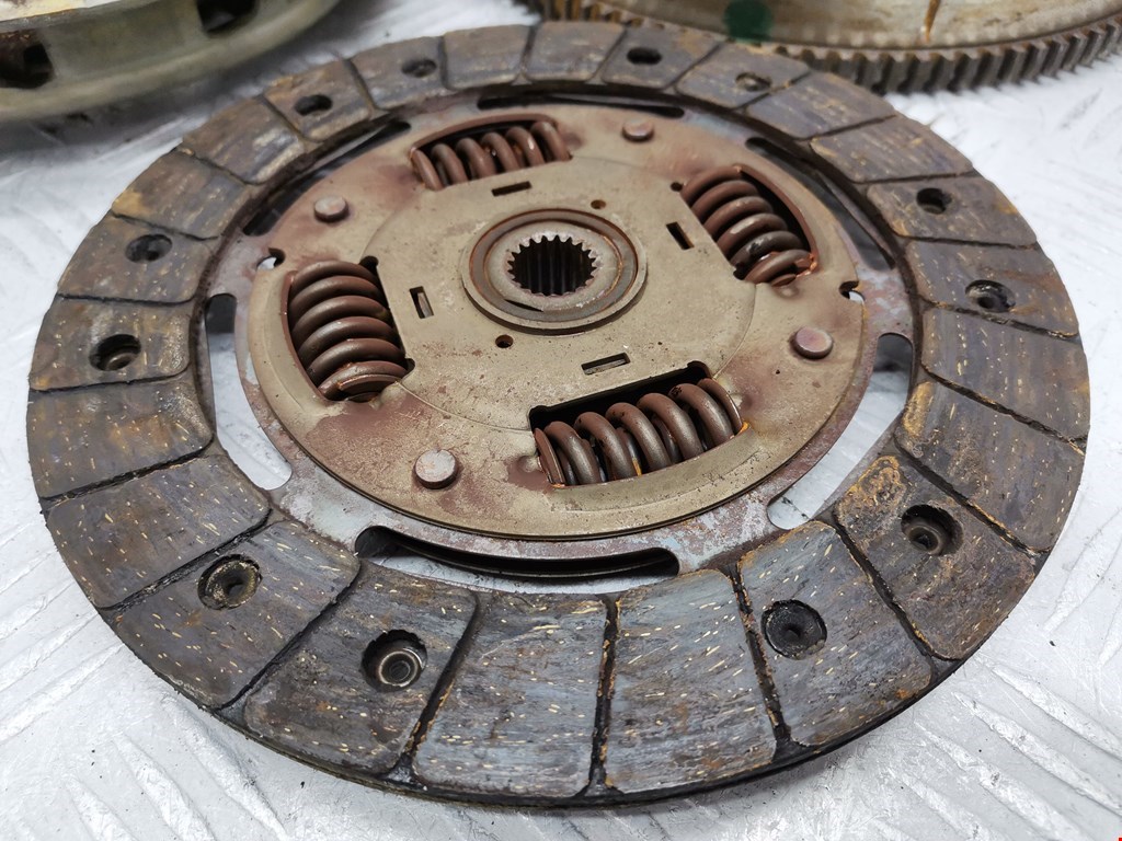 Маховик (демпфер сцепления) FIAT Brava 1995-2001