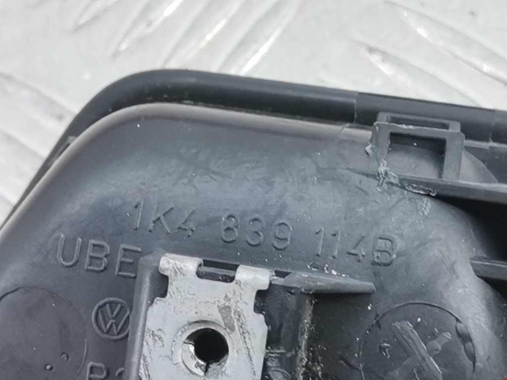 Ручка дверная задняя внутренняя правая VOLKSWAGEN Golf V 2003-2009