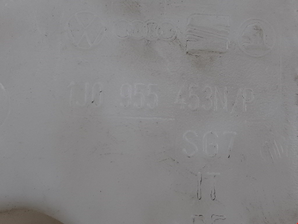 Бачок омывателя Volkswagen Golf 4 (1997-2004)