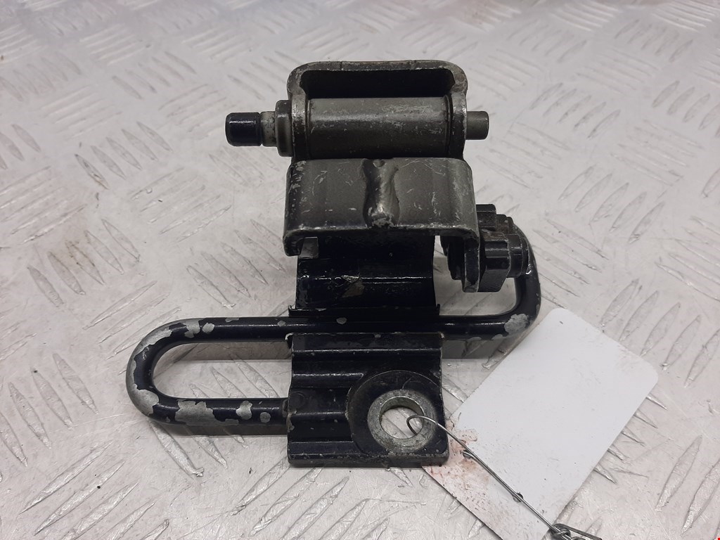 Петля двери задней левой Volkswagen Touareg 1 (2002-2010)