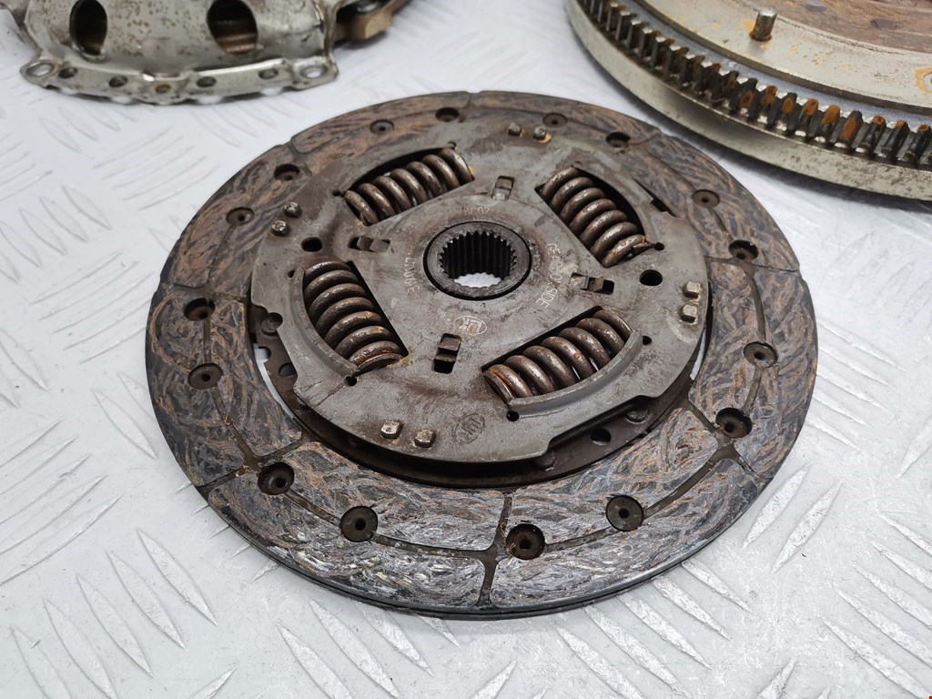 Маховик (демпфер сцепления) VOLKSWAGEN Fox 2005-2011