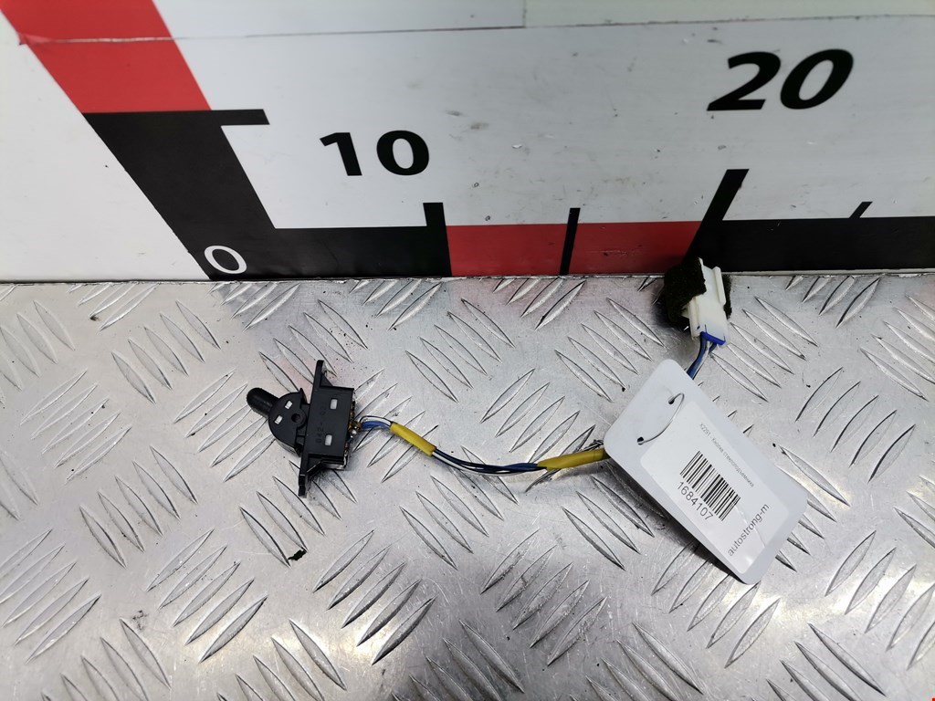 Кнопка стеклоподъемника Mitsubishi Space_Star 1 (1998-2005)