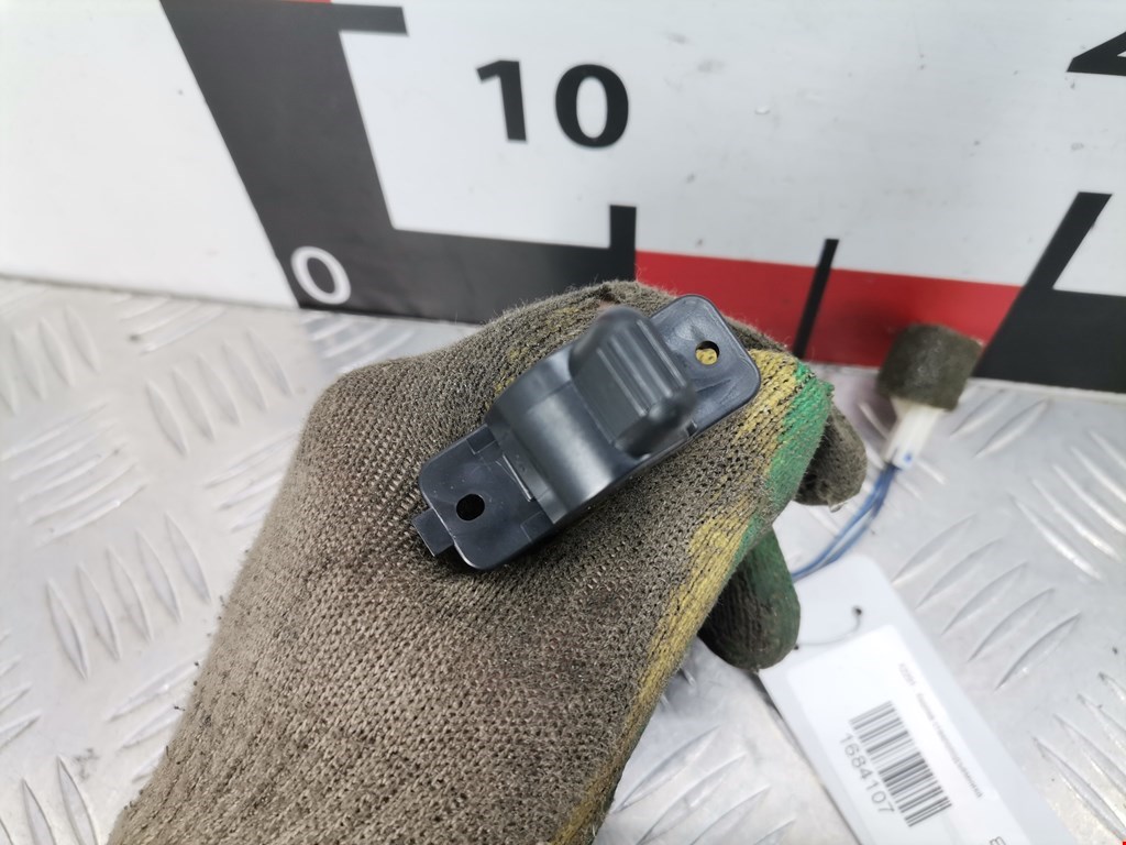 Кнопка стеклоподъемника MITSUBISHI Space Star 1999-2006