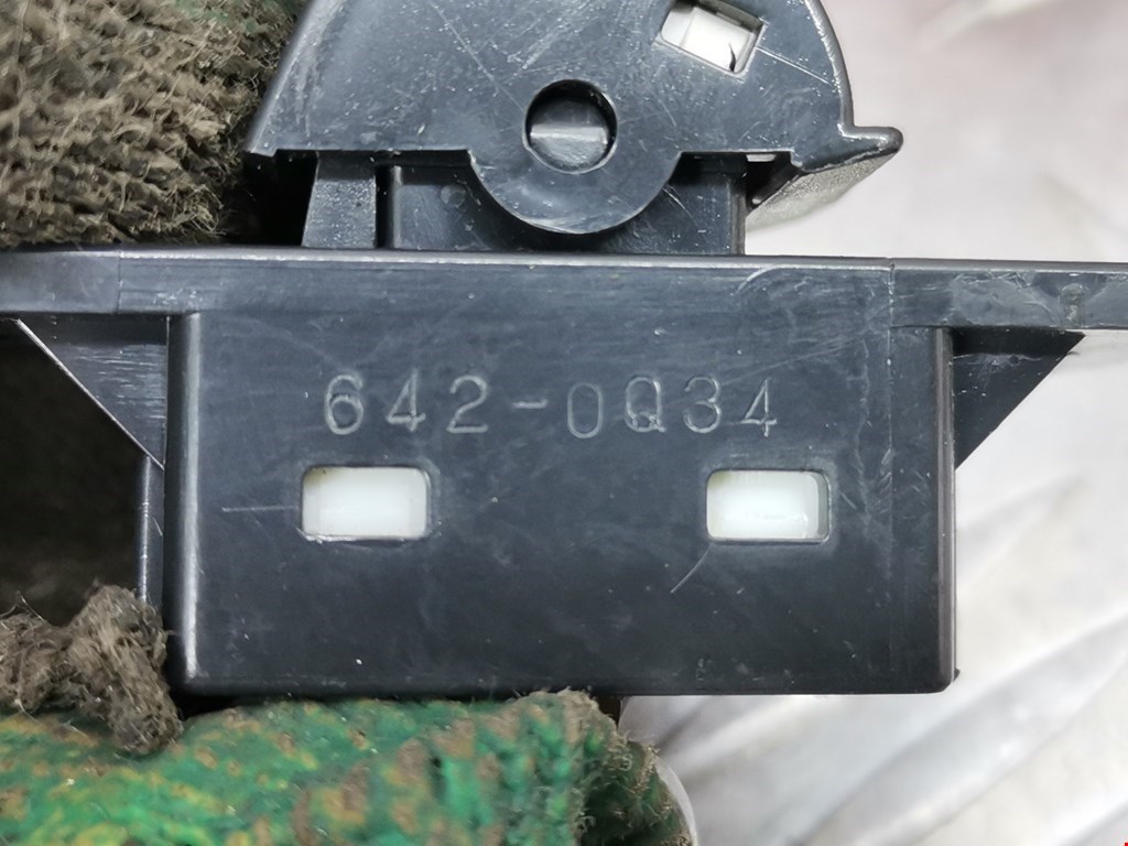 Кнопка стеклоподъемника MITSUBISHI Space Star 1999-2006