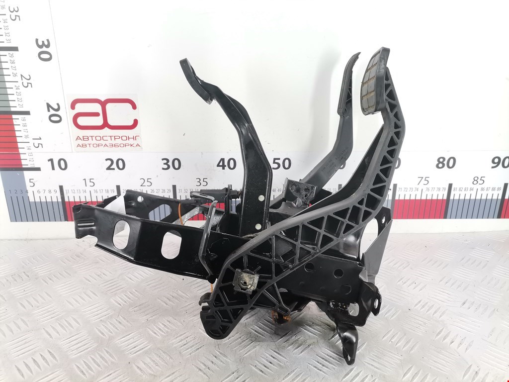 Блок педалей (педальный узел) VOLKSWAGEN Golf III 1991-1997