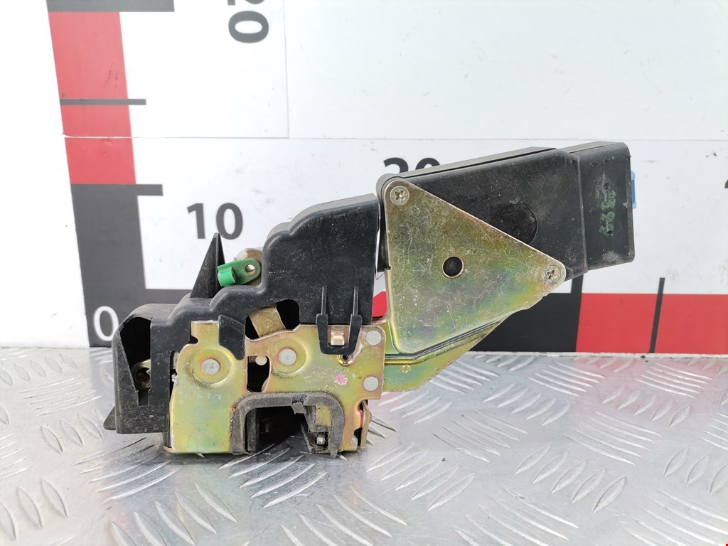 Замок двери передней левой MITSUBISHI Carisma 1995-1999