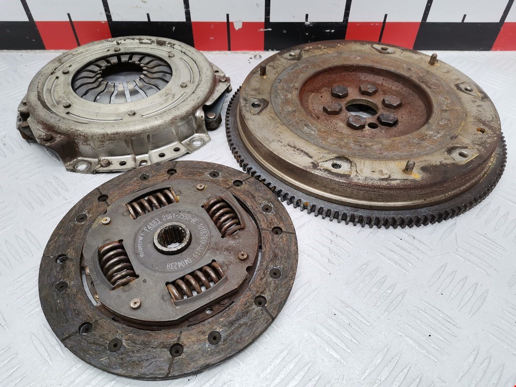 Маховик (демпфер сцепления) FORD Fiesta 2001-2008