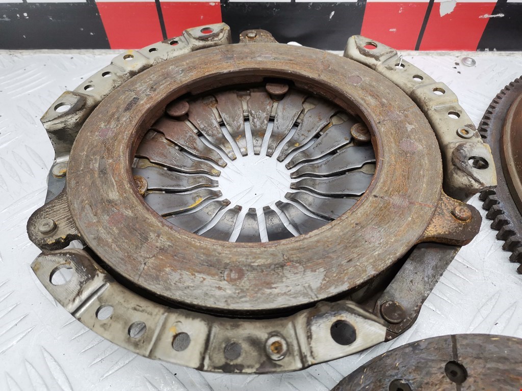 Маховик (демпфер сцепления) FORD Fiesta 2001-2008