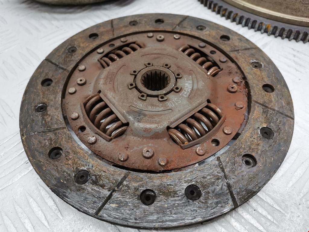 Маховик (демпфер сцепления) FORD Fiesta 2001-2008