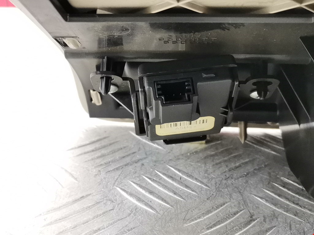 Бардачок JEEP Commander 2005-2010