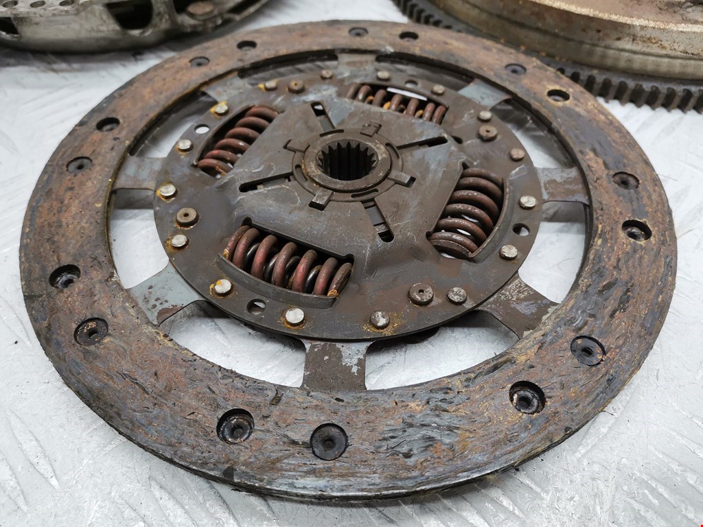 Маховик (демпфер сцепления) FORD Focus I 1998-2005