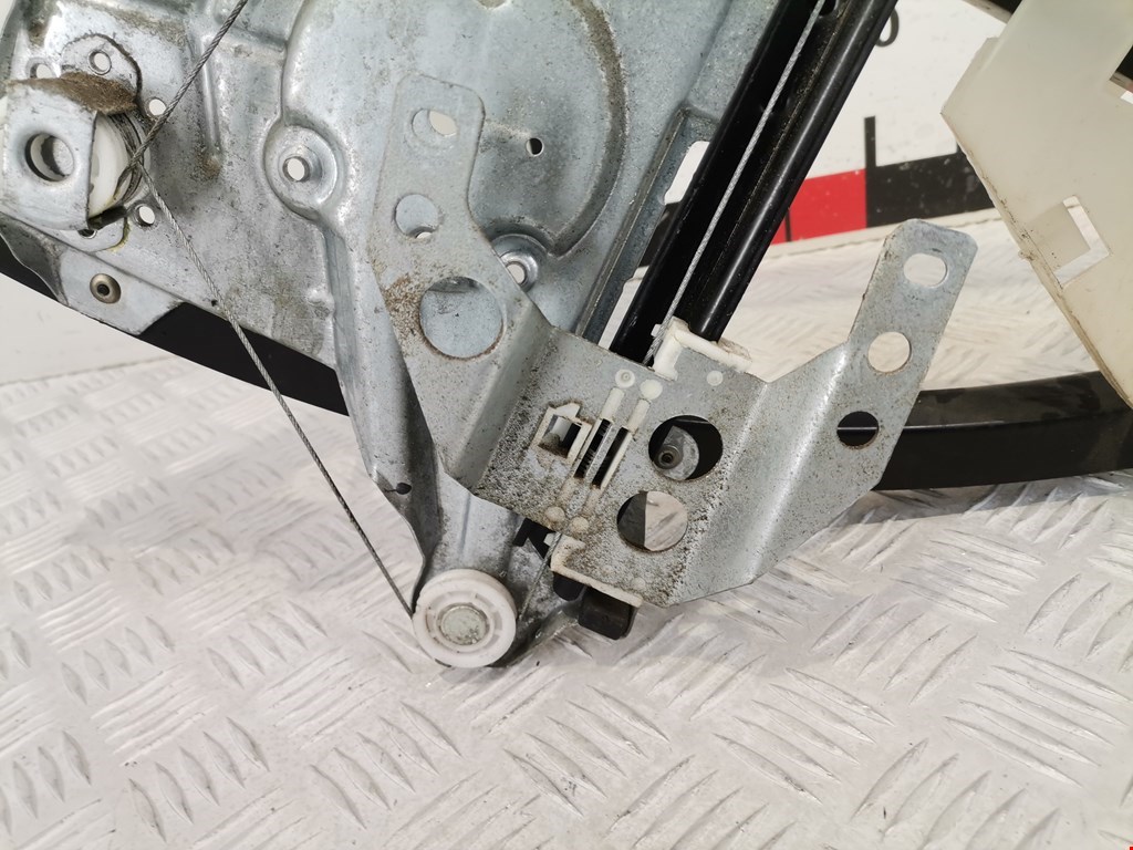 Стеклоподъемник задний левый AUDI A4 B5 1995-2001