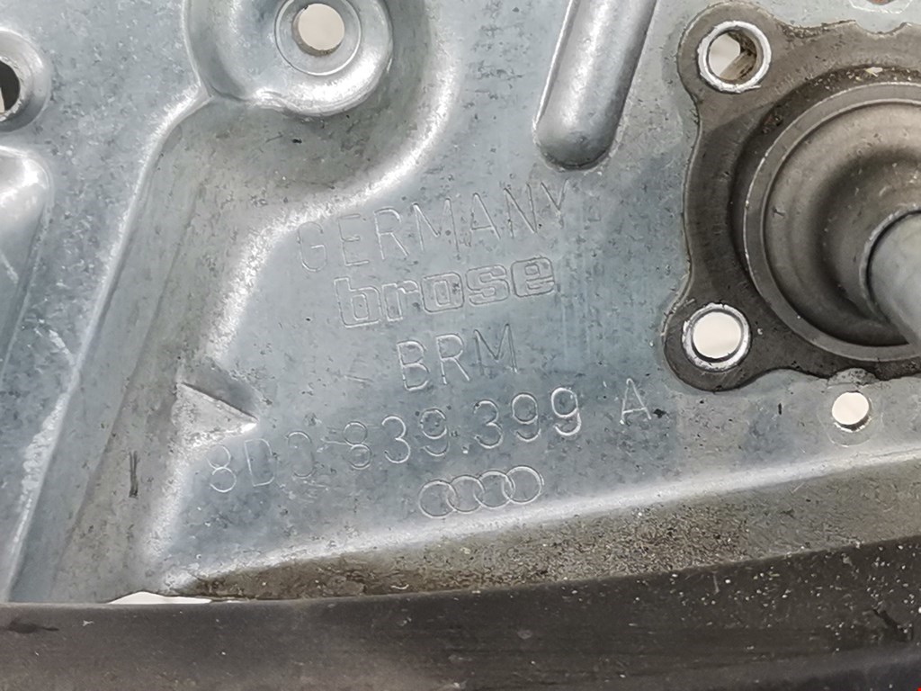 Стеклоподъемник задний левый AUDI A4 B5 1995-2001