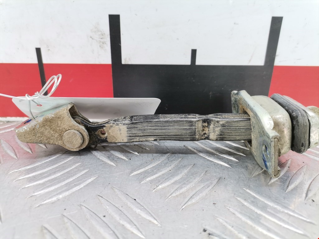 Ограничитель открывания двери MITSUBISHI L200 KB 2006-2015