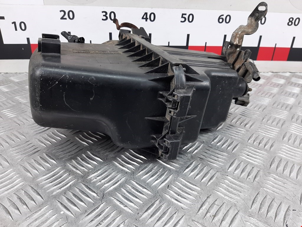 Корпус воздушного фильтра TOYOTA Yaris Verso 1999-2006