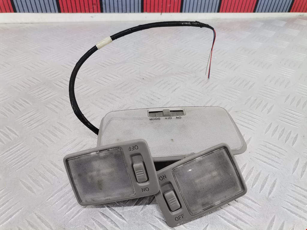 Плафон салонный (салона фонарь) TOYOTA Prius II XW20 2003-2012