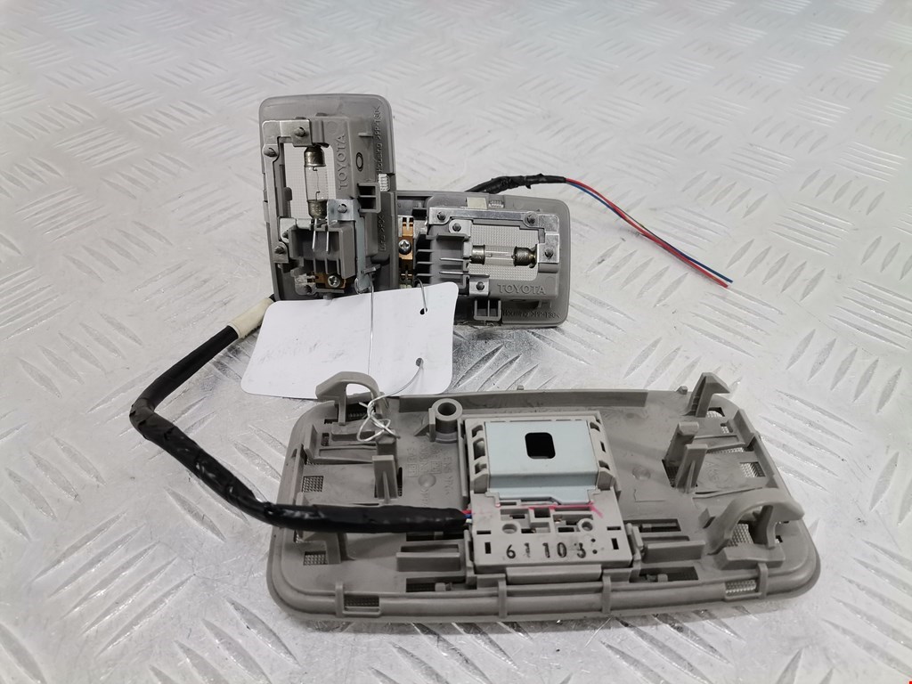 Плафон салонный (салона фонарь) TOYOTA Prius II XW20 2003-2012