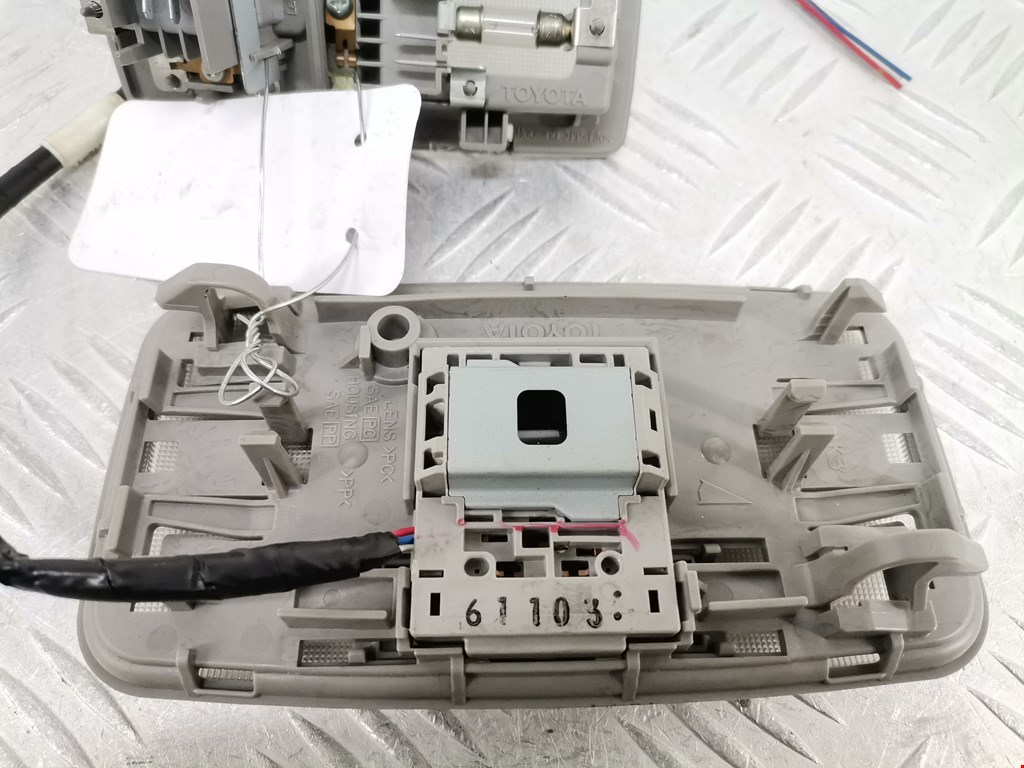 Плафон салонный (салона фонарь) TOYOTA Prius II XW20 2003-2012