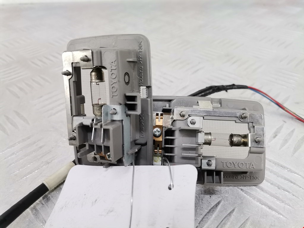Плафон салонный (салона фонарь) TOYOTA Prius II XW20 2003-2012