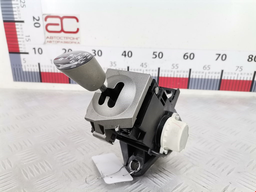 Кулиса (селектор) АКПП/МКПП в салоне TOYOTA Prius II XW20 2003-2012