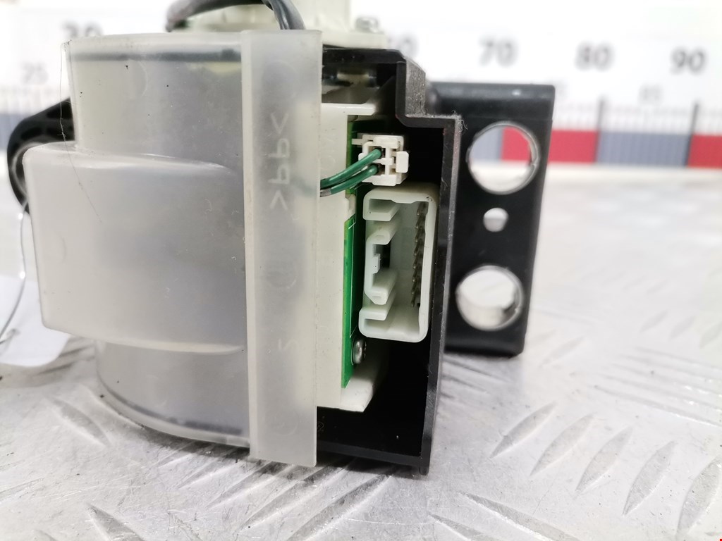 Кулиса (селектор) АКПП/МКПП в салоне TOYOTA Prius II XW20 2003-2012