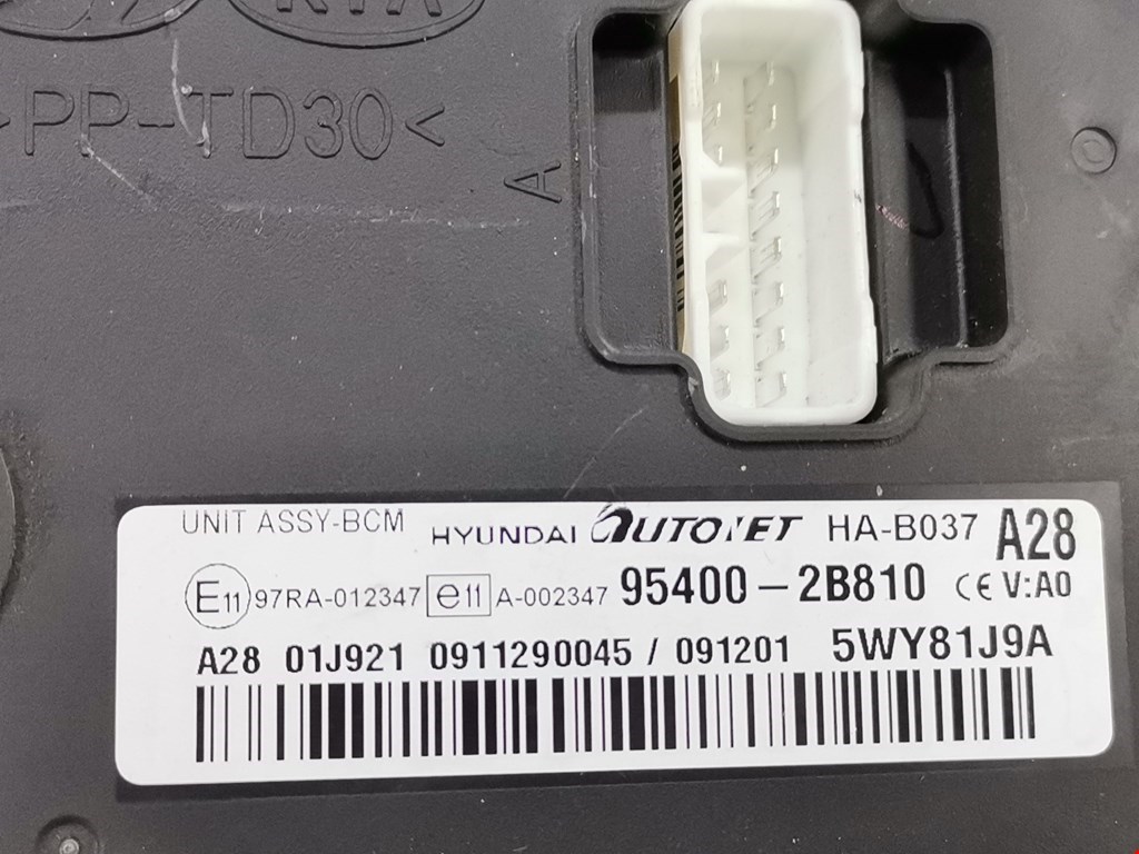 Блок управления центральным замком HYUNDAI Santa Fe CM 2005-2012