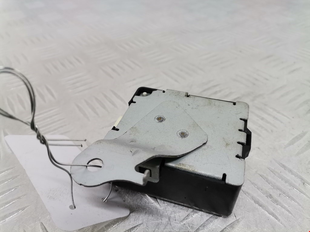 Блок управления центральным замком TOYOTA Prius II XW20 2003-2012