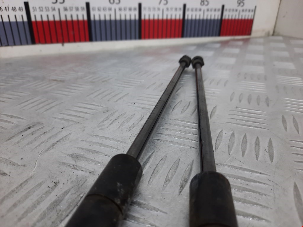 Амортизатор крышки (двери) багажника TOYOTA Prius II XW20 2003-2012