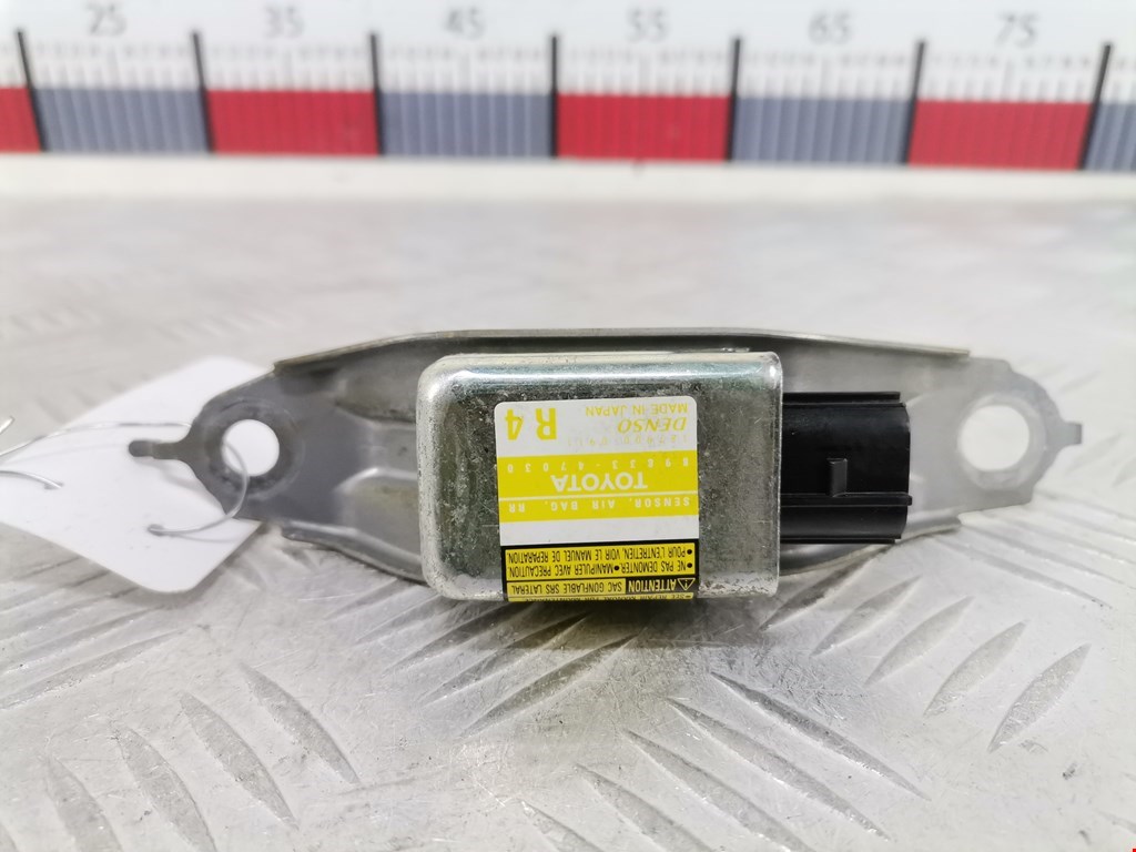 Датчик AIR BAG (подушек безопасности) TOYOTA Prius II XW20 2003-2012