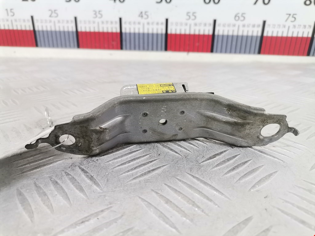 Датчик AIR BAG (подушек безопасности) TOYOTA Prius II XW20 2003-2012