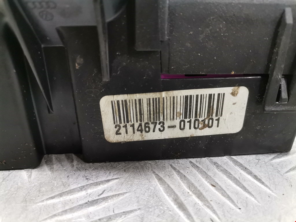 Датчик уровня в бачок омывателя AUDI A3 8P 2003-2013