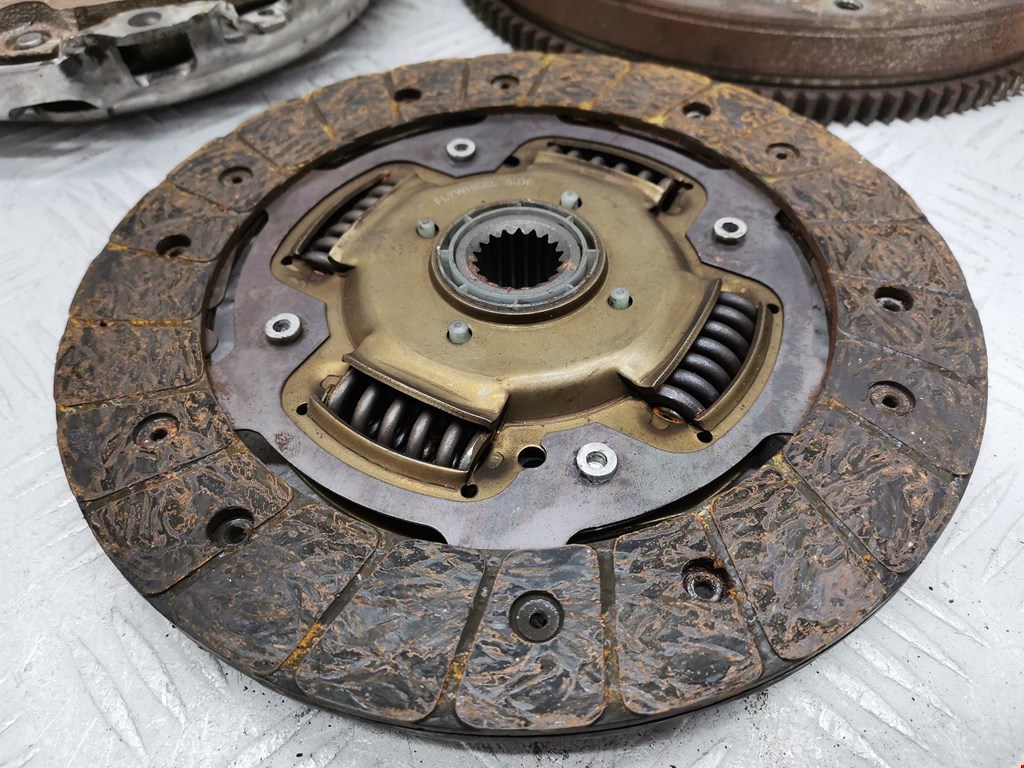 Маховик (демпфер сцепления) PEUGEOT 307 2001-2008