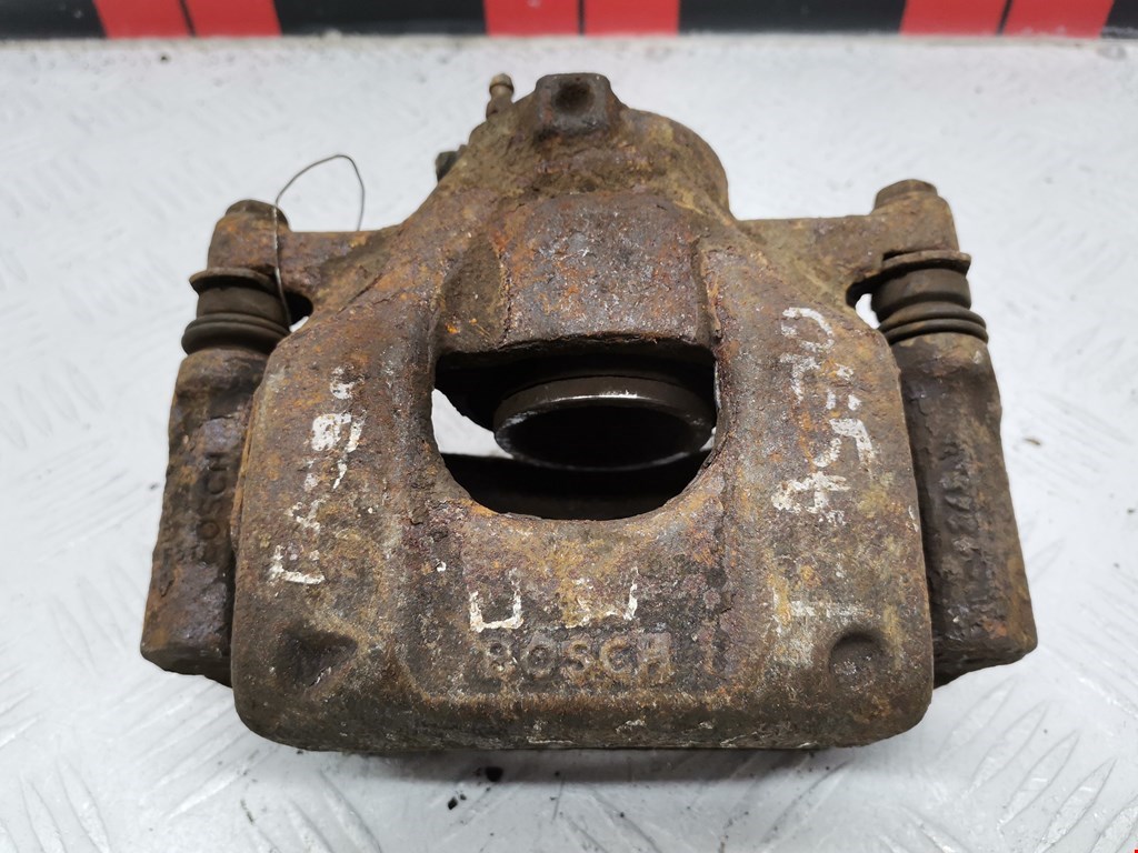 Суппорт передний правый TOYOTA Aygo AB10 2005-2014