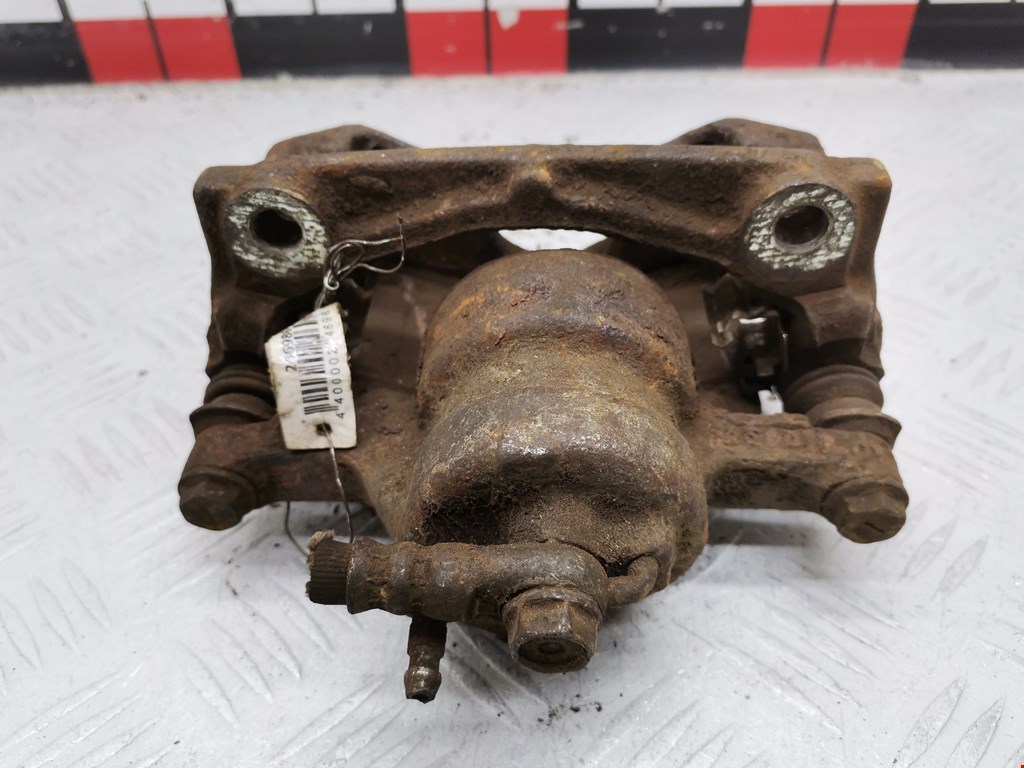 Суппорт передний правый TOYOTA Aygo AB10 2005-2014