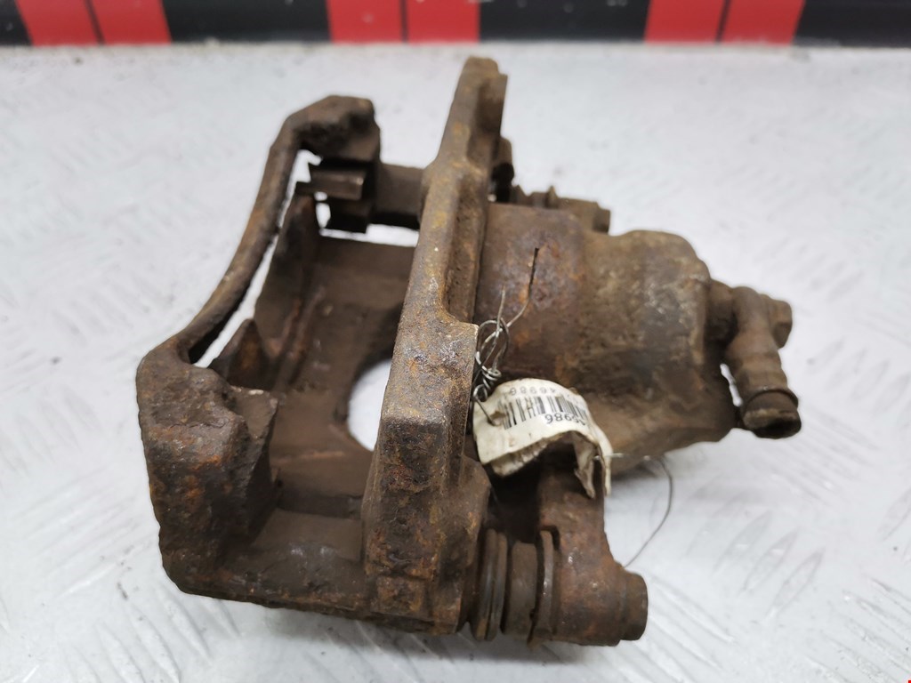 Суппорт передний правый TOYOTA Aygo AB10 2005-2014