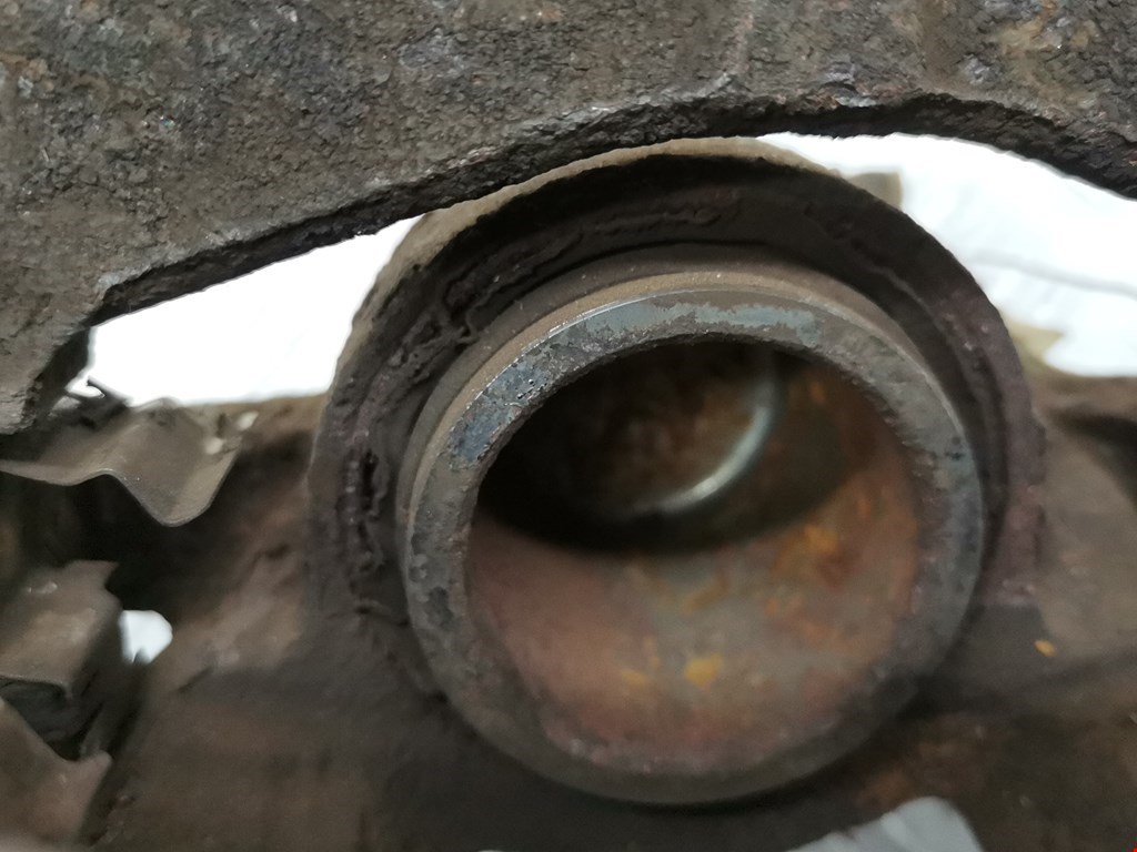 Суппорт передний правый TOYOTA Aygo AB10 2005-2014