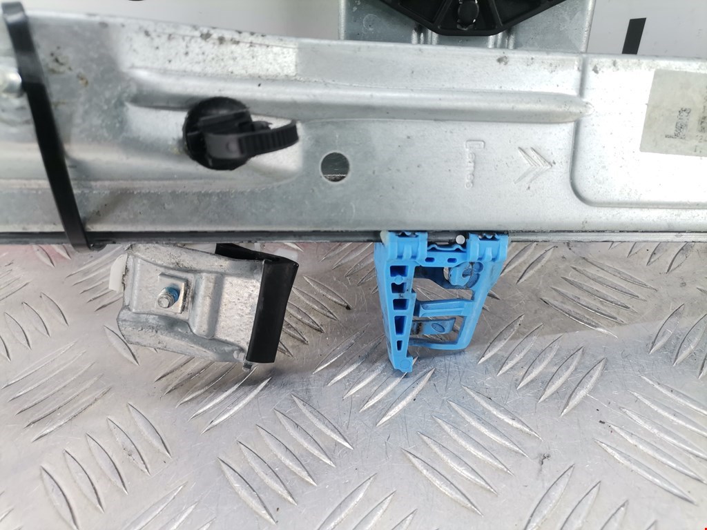 Стеклоподъемник передний правый CITROEN C3 Picasso 2009-2017