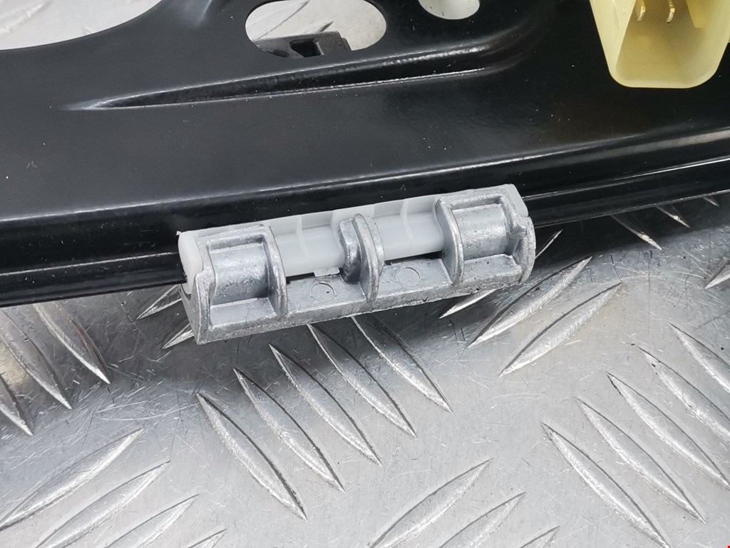 Стеклоподъемник задний правый MERCEDES-BENZ C-Class C-klasse W203 2000-2007