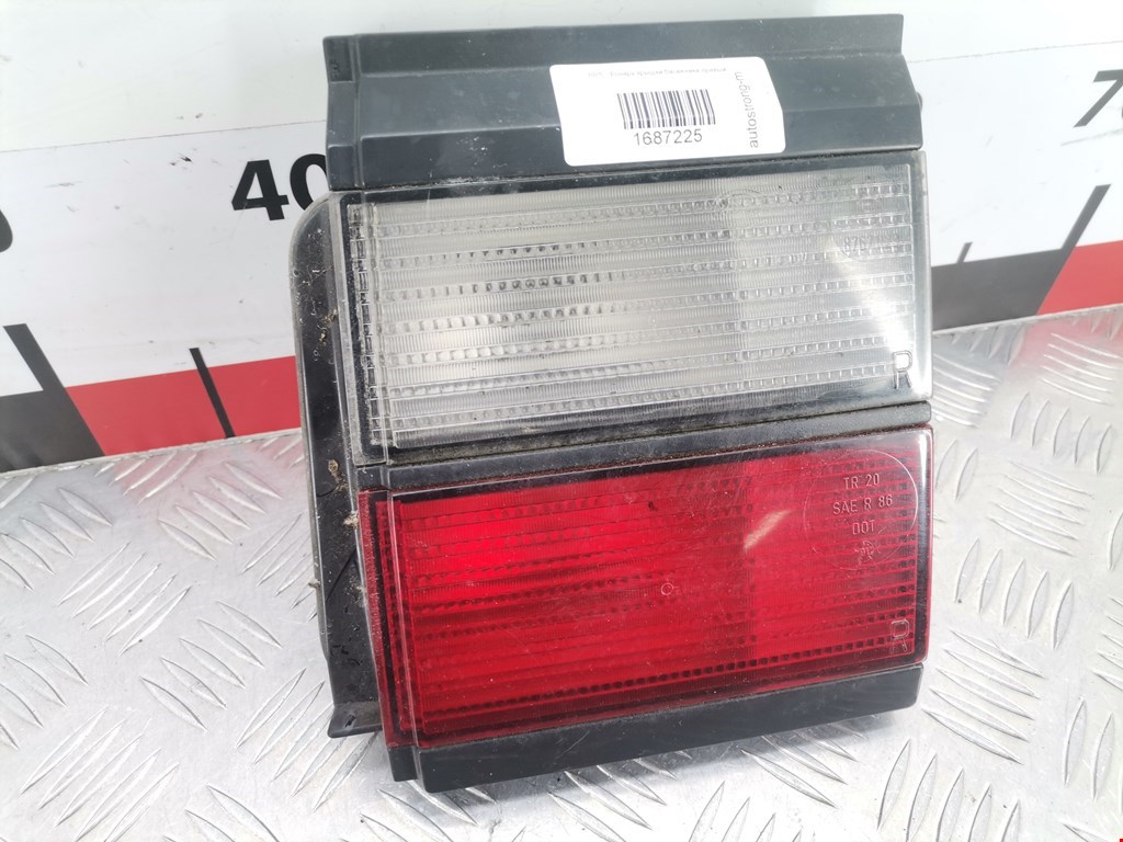 Фонарь задний внутренний правый VOLKSWAGEN Passat B3 1988-1993