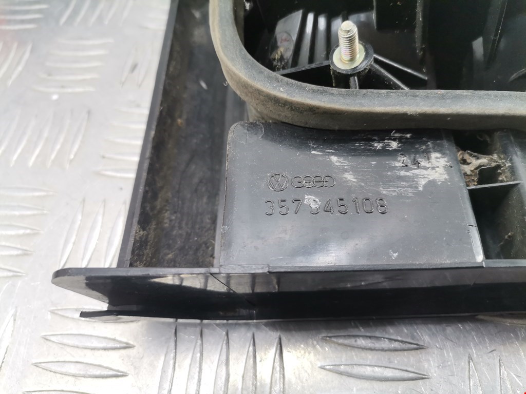 Фонарь задний внутренний правый VOLKSWAGEN Passat B3 1988-1993