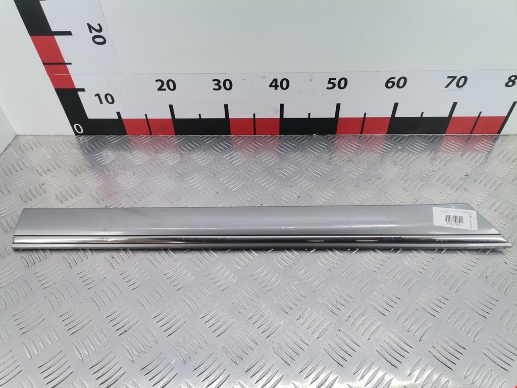 Накладка декоративная (молдинг) двери задней правой Mercedes C-Class (W203) (2000-2008)